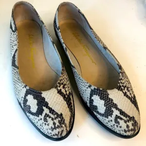 - 2- - Salvatore Ferragamo boutique flats size 61/2 made in Italy snakes…