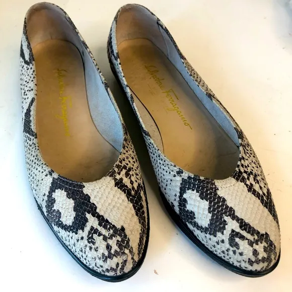 - 2- - Salvatore Ferragamo boutique flats size 61/2 made in Italy snakes…