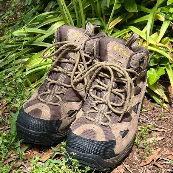 🆕. Columbia Brown Hiking Boots Size 12