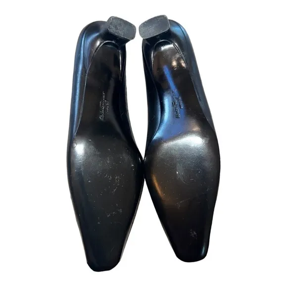 ▶️ Salvatore Ferragamo ◀️ Black Leather Heels with Silver Logo.