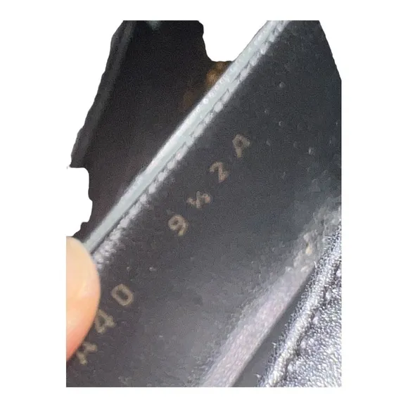 ▶️ Salvatore Ferragamo ◀️ Black Leather Heels with Silver Logo.