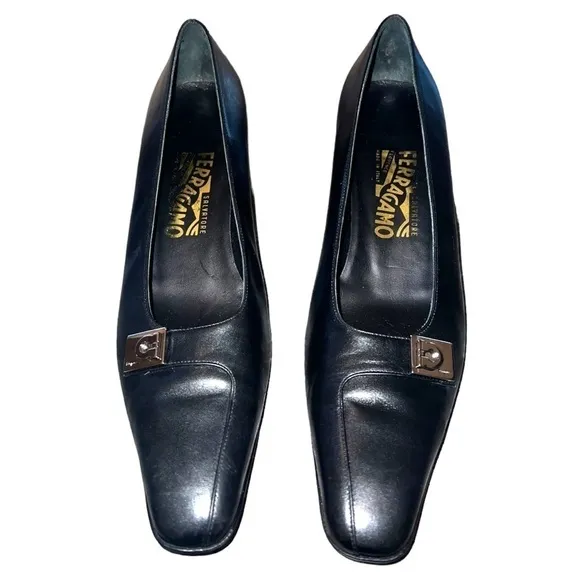▶️ Salvatore Ferragamo ◀️ Black Leather Heels with Silver Logo.