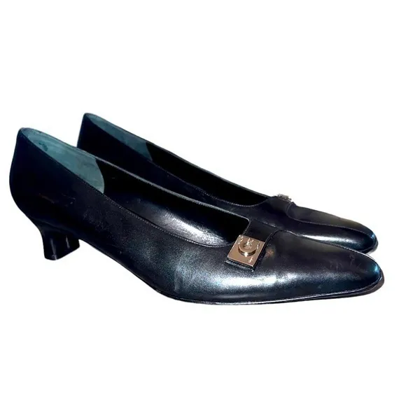 ▶️ Salvatore Ferragamo ◀️ Black Leather Heels with Silver Logo.