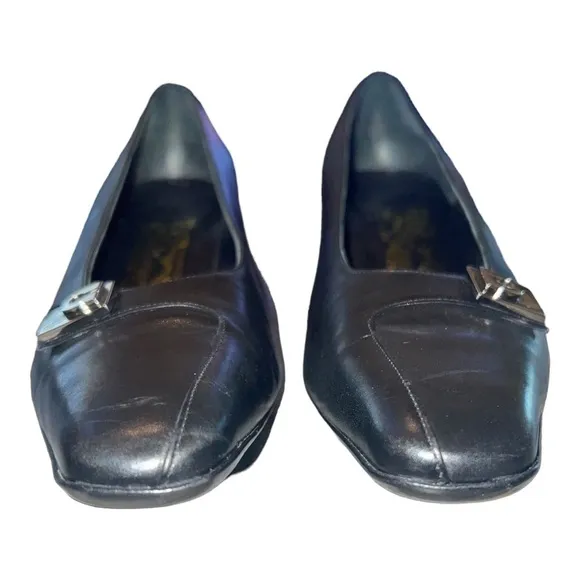▶️ Salvatore Ferragamo ◀️ Black Leather Heels with Silver Logo.
