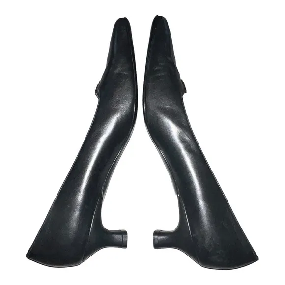 ▶️ Salvatore Ferragamo ◀️ Black Leather Heels with Silver Logo.