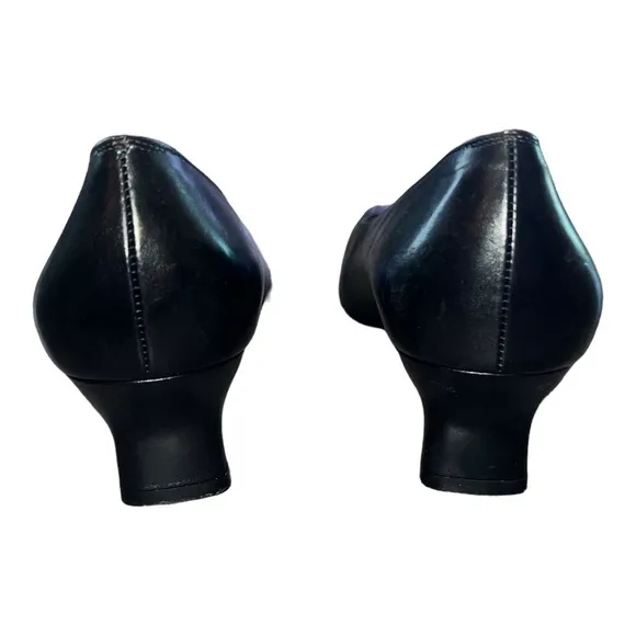▶️ Salvatore Ferragamo ◀️ Black Leather Heels with Silver Logo.