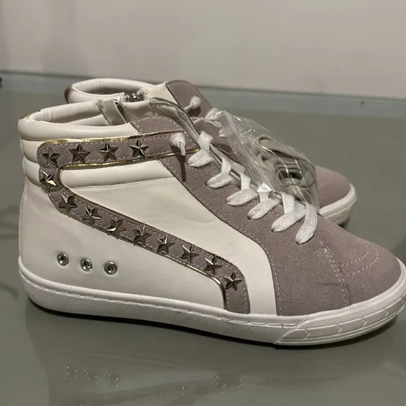 - Vintage Havana Women's High-Top Sneakers size 8