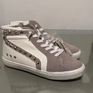 - Vintage Havana Women's High-Top Sneakers size 8
