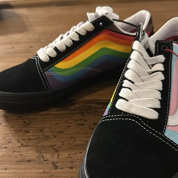 #54❤️ BNWT VANS Skate Old Skool &quot;Pride&quot; sneakers