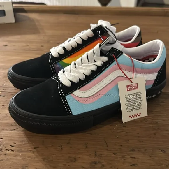 #54❤️ BNWT VANS Skate Old Skool &quot;Pride&quot; sneakers