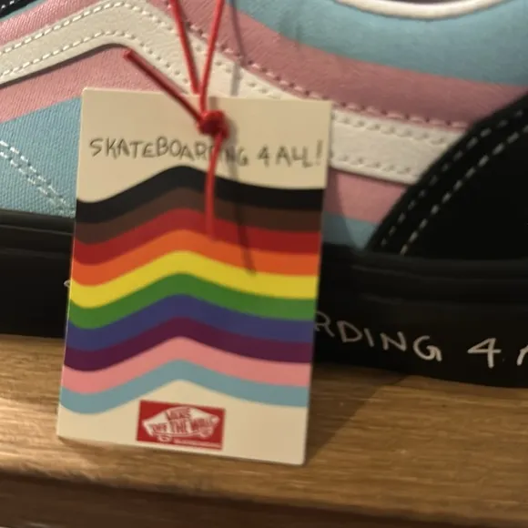 #54❤️ BNWT VANS Skate Old Skool &quot;Pride&quot; sneakers