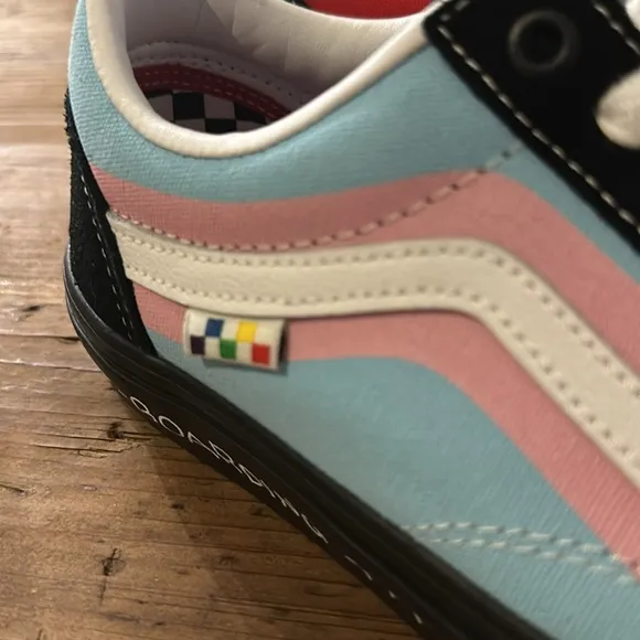 #54❤️ BNWT VANS Skate Old Skool &quot;Pride&quot; sneakers