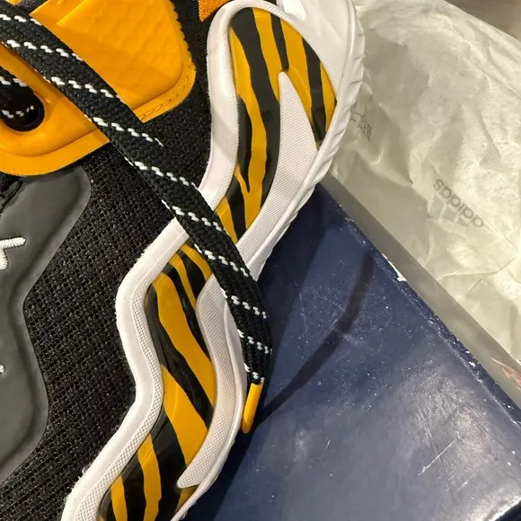 Adidas D.O.N. Issue 3 J Basketball Shoes