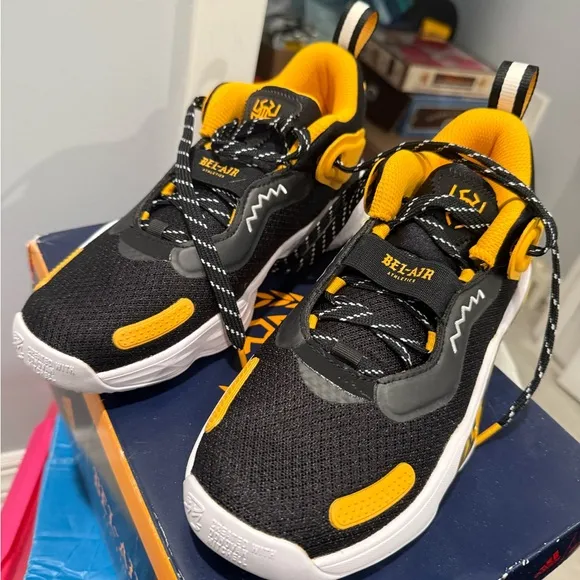 Adidas D.O.N. Issue 3 J Basketball Shoes