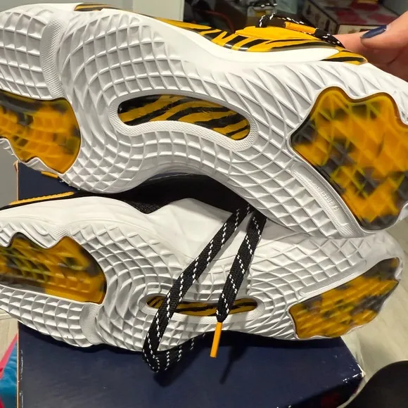 Adidas D.O.N. Issue 3 J Basketball Shoes