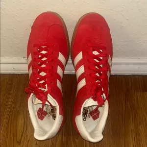 Adidas Gazelle ShoeColor: Better Scarlet/Cloud White/Gum