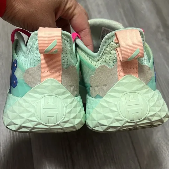 Adidas Harden Vol. 5 support / teal/ 5.5 in men’s ( W size 7.5)