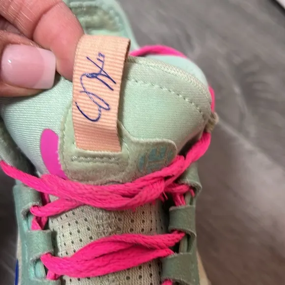 Adidas Harden Vol. 5 support / teal/ 5.5 in men’s ( W size 7.5)