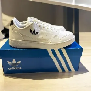 ADIDAS NY 90 J Men’s size 7 Women’s Size 9 EU 40 New in Box
