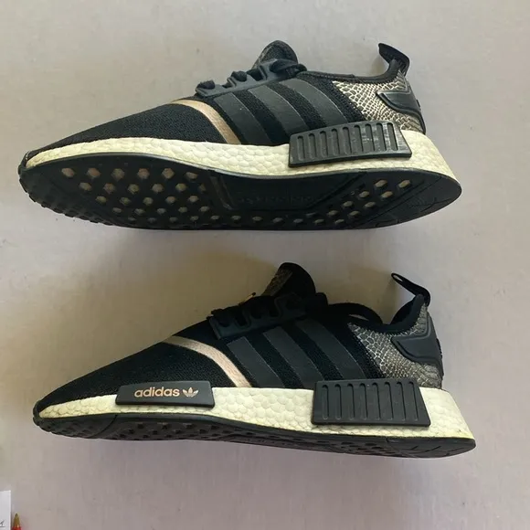 ADIDAS Originals Women’s NMD R1 Sneakers GY6300 Black / Rose Gold Size 8