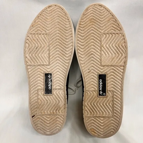 Adidas Platform sole sneaker, size 7.