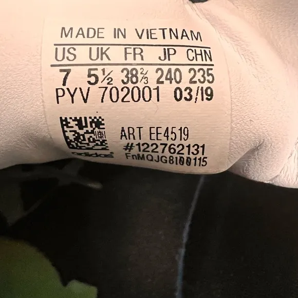 Adidas Platform sole sneaker, size 7.