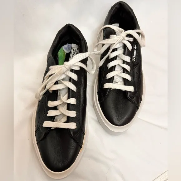 Adidas Platform sole sneaker, size 7.