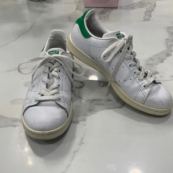 Adidas Stan Smith’s White/ Green Lace Up Sneakers. Size 8.