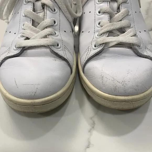 Adidas Stan Smith’s White/ Green Lace Up Sneakers. Size 8.