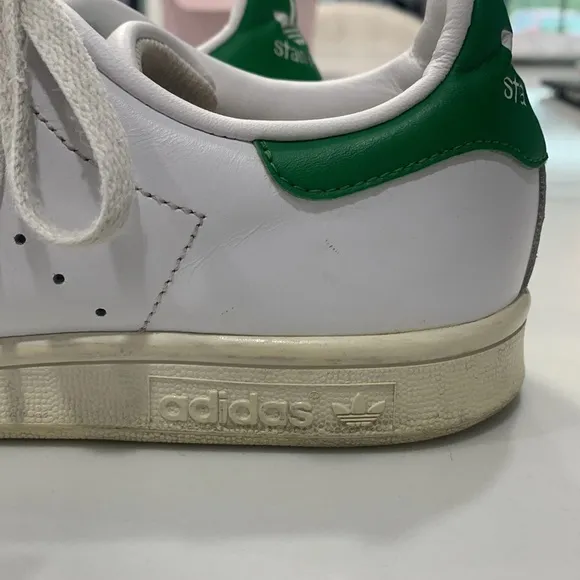 Adidas Stan Smith’s White/ Green Lace Up Sneakers. Size 8.