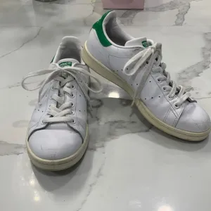 Adidas Stan Smith’s White/ Green Lace Up Sneakers. Size 8.