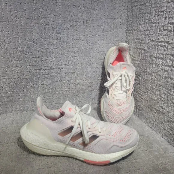 Adidas UltraBoost 22 Heat.Rdy GX8057 Womens Size 8 White Turbo Athletic Shoes