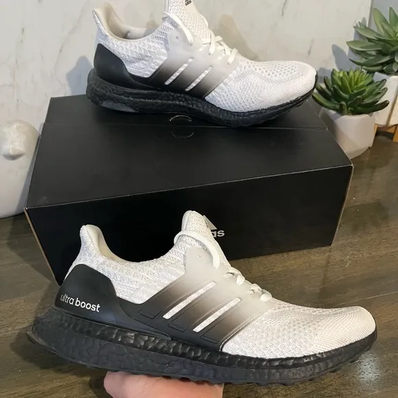 adidas UltraBOOST 5.0 DNA White Black Gradient