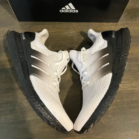 adidas UltraBOOST 5.0 DNA White Black Gradient