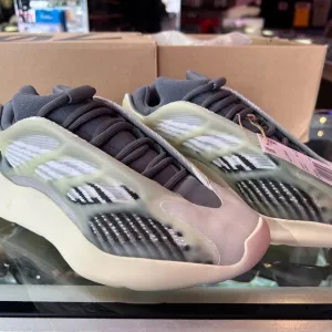adidas Yeezy 700 v3