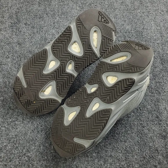 Adidas Yeezy Boost 700 V2 Mens 8 Hospital Blue Gray Shoes Sneakers FV8424