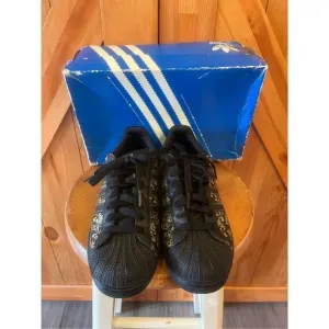 Adidas Superstar II Mens Casual Shoes 077611 SIZE 7 BLK/GOLD