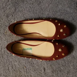 Adorable Nine West Flats in Wine color