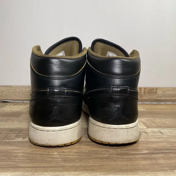 Air Jordan 1 Mid Black Gold‎ Men's Size 14 Casual Sneakers EUC 554724-042