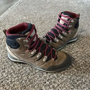 AKU Women's 10/ Men's 8.5 Hiking Boots