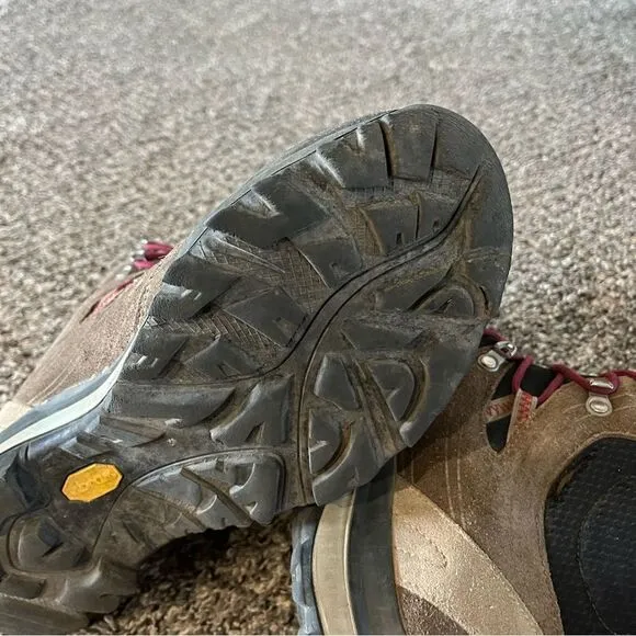 AKU Women's 10/ Men's 8.5 Hiking Boots