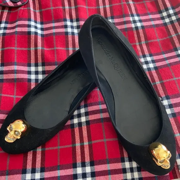 Alexander McQueen size 7 skull flats preloved still look good