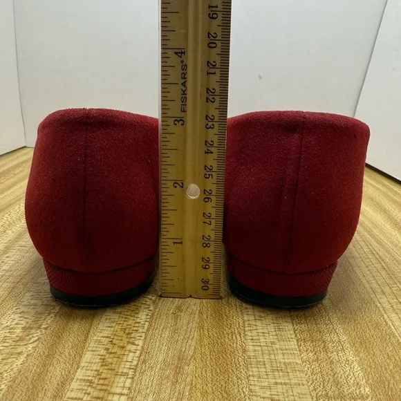 Antonia Saint New York Red Fabric Flats Round Toe Slip On Shoes Size 7C
