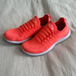 APL Techloom Breeze Magenta Sneakers