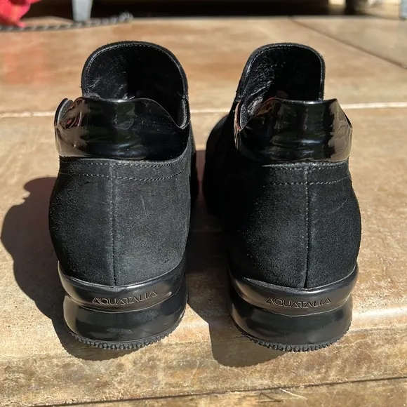Aquatalia shoes in black suede with side zipper. Good condn Womens size 11