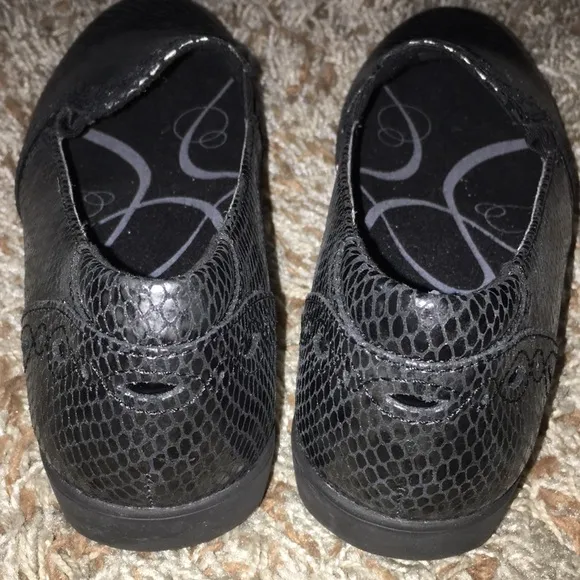 Aravon Adalyn shoes