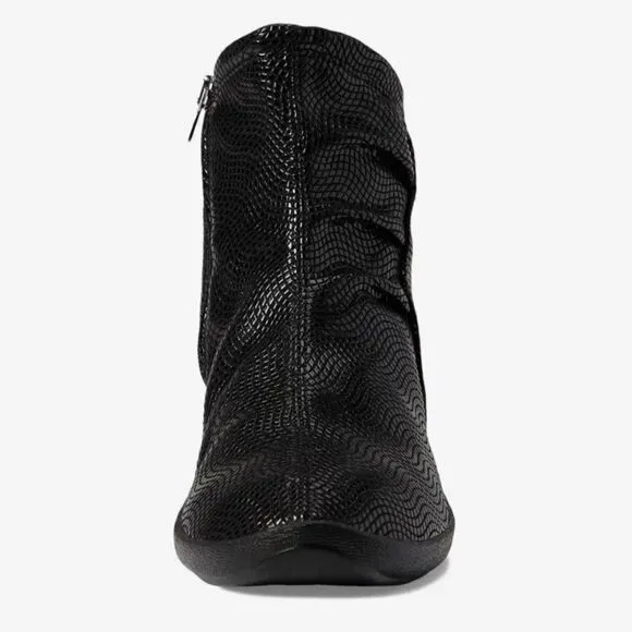 ARCOPEDICO Women’s Croc Shoes in the Size 41/9.5-10 US Size in Black Color