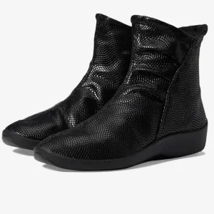 ARCOPEDICO Women’s Croc Shoes in the Size 41/9.5-10 US Size in Black Color