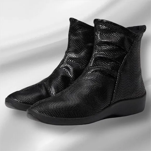 ARCOPEDICO Women’s Croc Shoes in the Size 41/9.5-10 US Size in Black Color