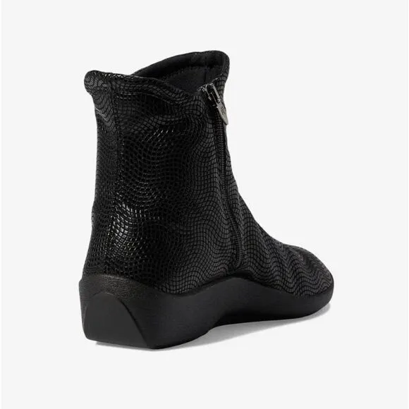 ARCOPEDICO Women’s Croc Shoes in the Size 41/9.5-10 US Size in Black Color